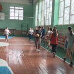 Товариська зустріч з волейболу між жіночими командами педагогів та учнів!